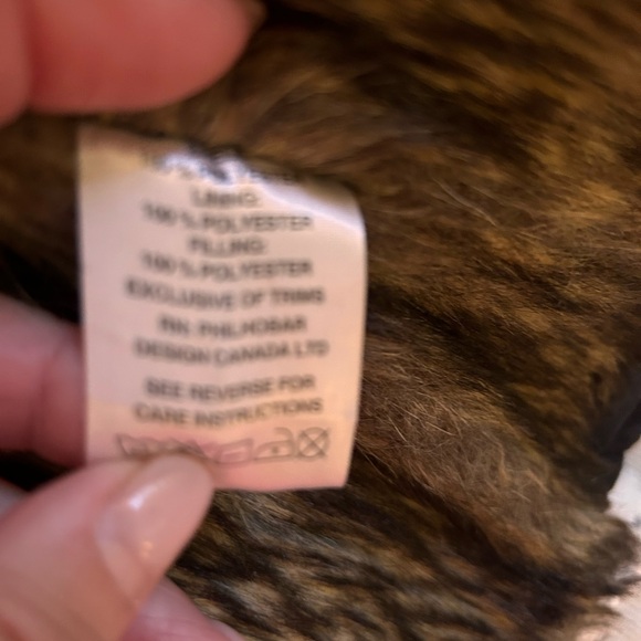 Cambridge Dry Goods vest with faux fur trim - Picture 8 of 9